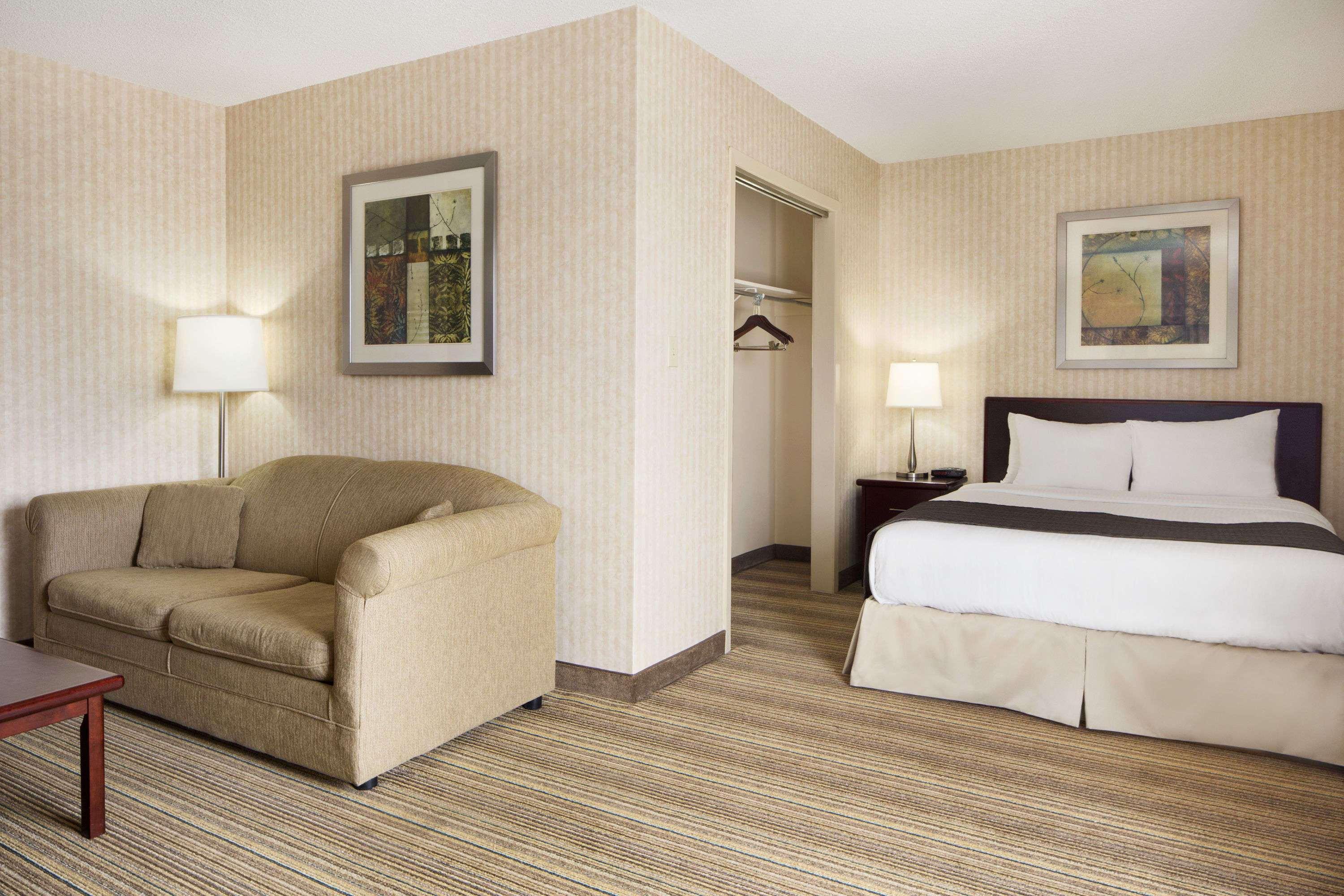Days Inn By Wyndham Брантфорд Экстерьер фото