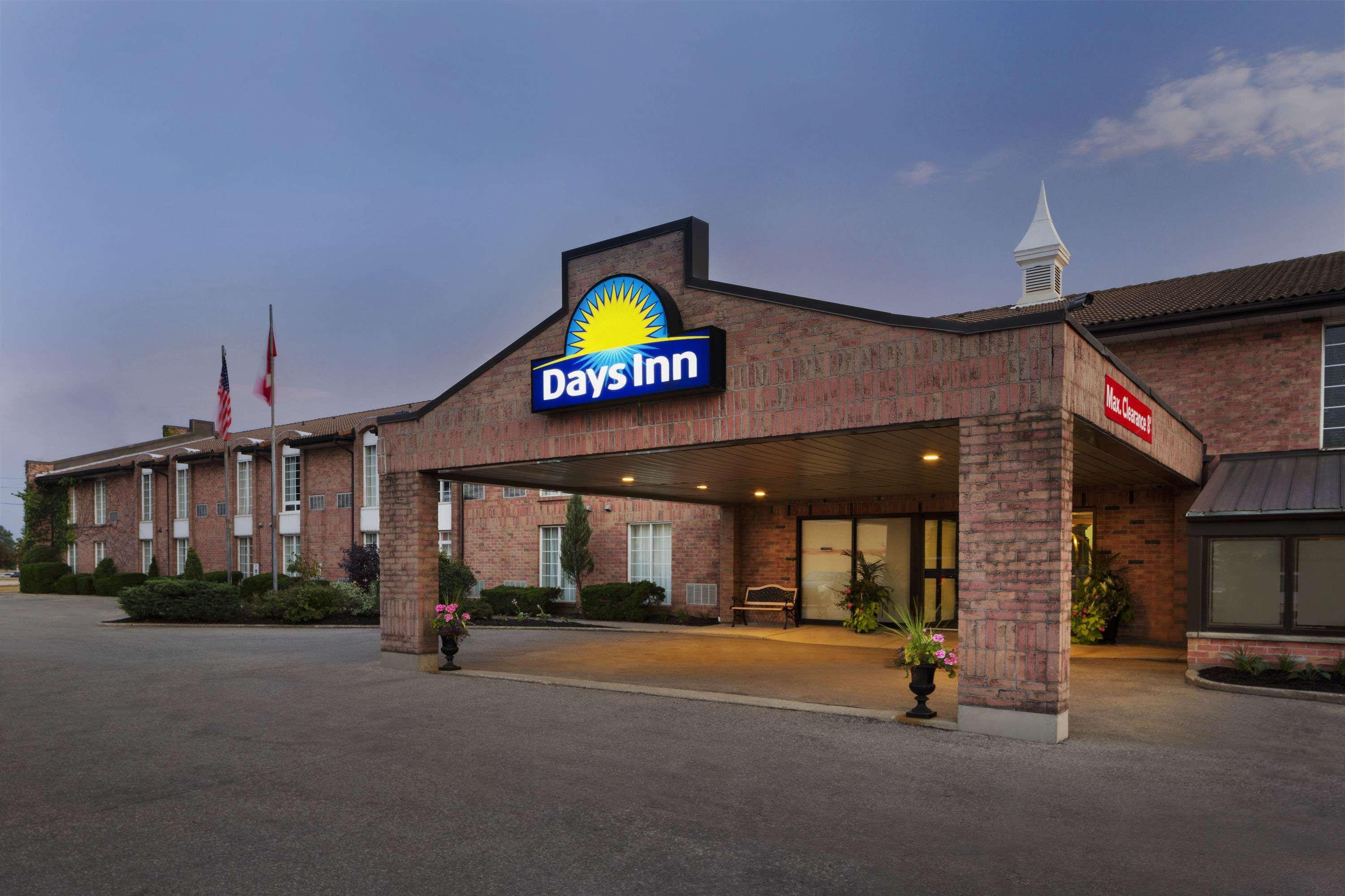 Days Inn By Wyndham Брантфорд Экстерьер фото